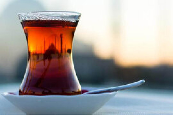 Alimlərdən ciddi xəbərdarlıq: İsti çay və qəhvə mədə xərçənginə yol aça bilər