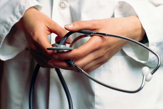 10 aylıq körpəyə görə həkimə töhmət verildi - RƏSMİ