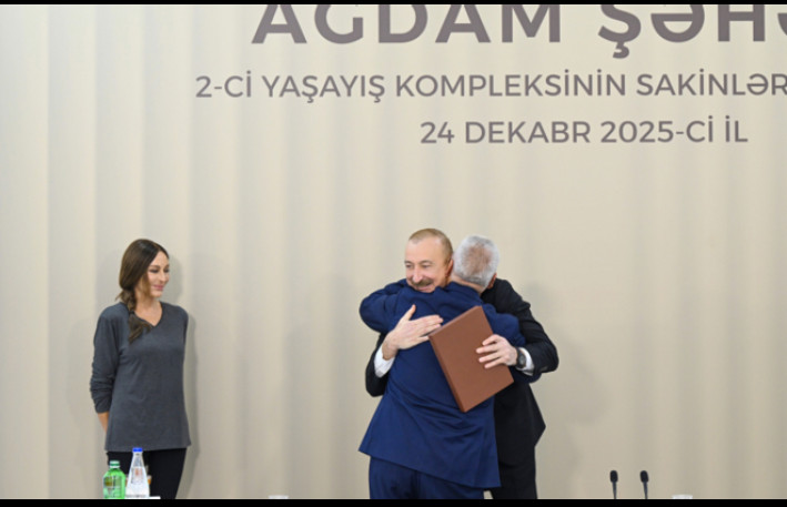 Prezident və xanımı Ağdam sakinləri ilə bir arada - FOTOLAR + Yenilənib