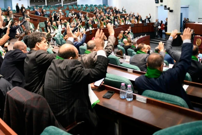 Əlcəzair parlamenti Fransa müstəmləkəçiliyini cinayət kimi tanıyıb 