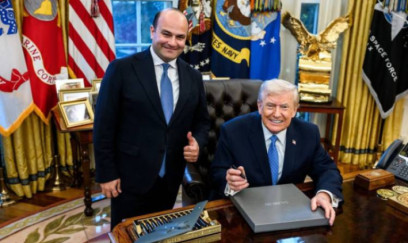 Tramp Paşinyana hədiyyə göndərdi 