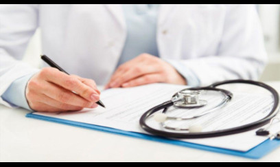 Xəstəyə baxmaqdan imtina edən həkimi hansı cəza gözləyir? - Vəkil