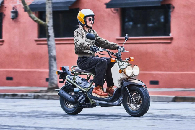 3 ay sonra moped idarə etmək üçün sürücülük vəsiqəsi tələb olunacaq 