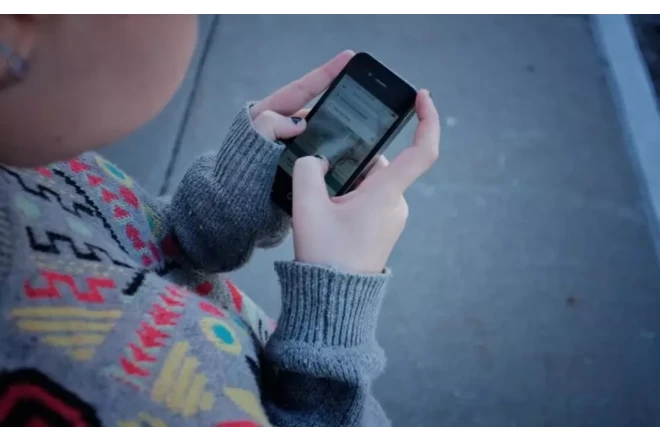 Bu uşaqların sosial şəbəkələrdə hesab açmasının qadağan olunması təklif edilir 