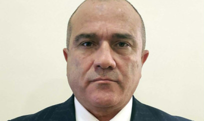 Yeni başçı müavinini işdən çıxardı