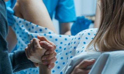 35 yaşlı qadın evində doğuş zamanı öldü 