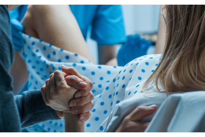 35 yaşlı qadın evində doğuş zamanı öldü 