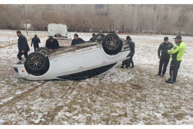 Naxçıvanda qaz xəttinə çırpılan maşın aşdı 