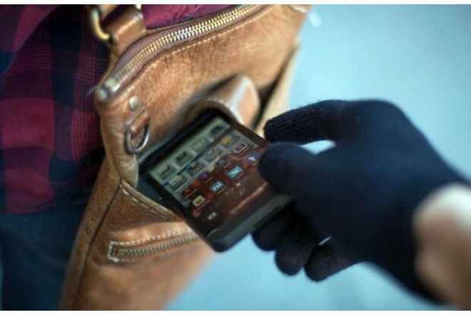 Sürücünün telefonunu oğurlayan sərnişin saxlanıldı 