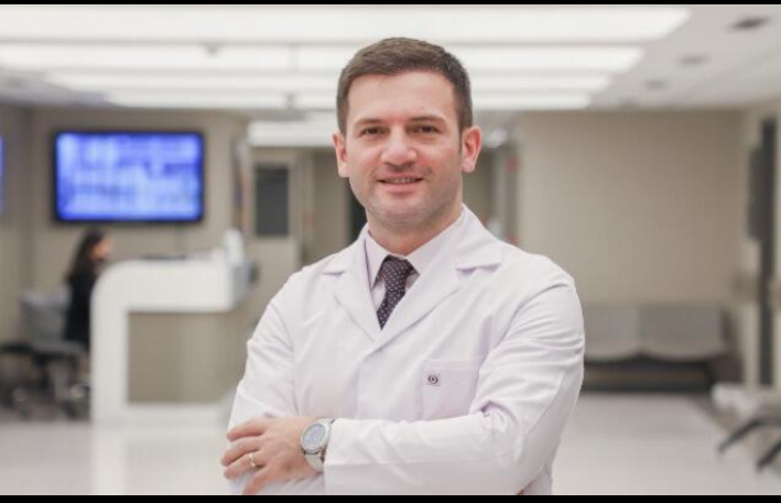 Daha bir plastik cərrahın səhvi: Əməkdar artistin bədəni çürüyür