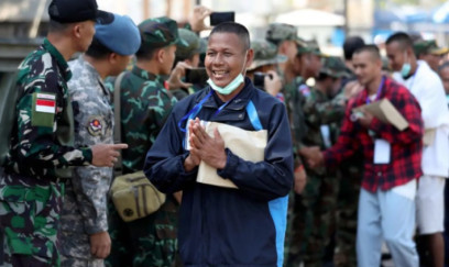 Tayland əsir düşən 18 hərbçini təhvil verib 