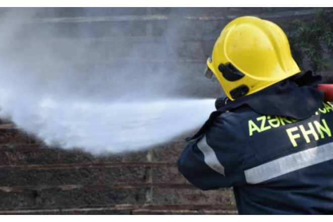 Paytaxtda mağaza yandı 