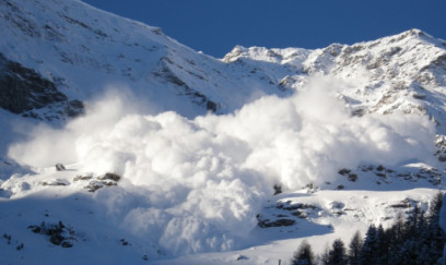 3 çoban qar uçqununa düşdü 