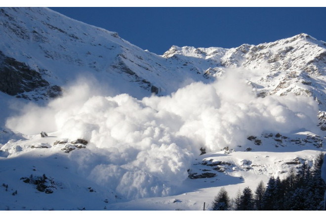 3 çoban qar uçqununa düşdü 