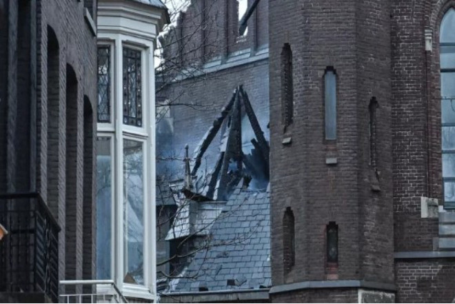 Amsterdamda təxminən 150 illik kilsə yanıb 