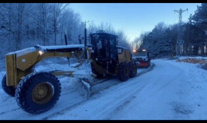 İsmayıllıda "Prado" buzlu yolda aşdı 