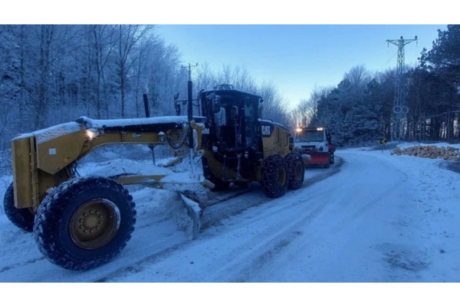 İsmayıllıda "Prado" buzlu yolda aşdı 