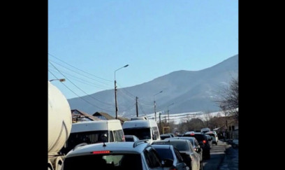 Ermənistan‑Gürcüstan sərhədində 5 kilometrlik tıxac yaranıb 