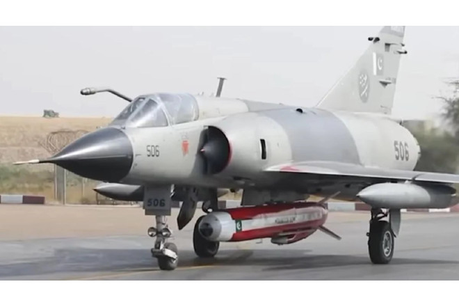 Pakistan ilk dəfə qanadlı raketini sınaqdan keçirdi - VİDEO