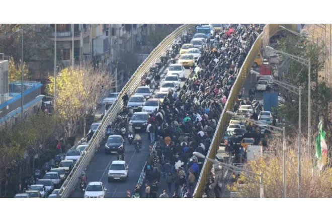 İranda xalq ayağa qalxdı, iki ölkədə təşviş başladı: Əsas “zərbəni” onlar vuracaq – VİDEO