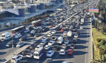 Bakının bir sıra yollarında sıxlıq VAR