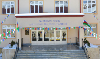 Məktəbdə qalmaqal iddiası: Evli direktor müəllimə elçi göndərib