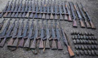 26 avtomat, 11 tüfəng, 26 qumbara...