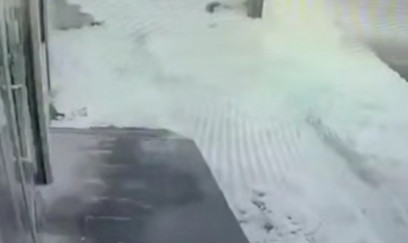 Bitlisdə binanın damından düşən qar ÖLÜMƏ SƏBƏB OLUB