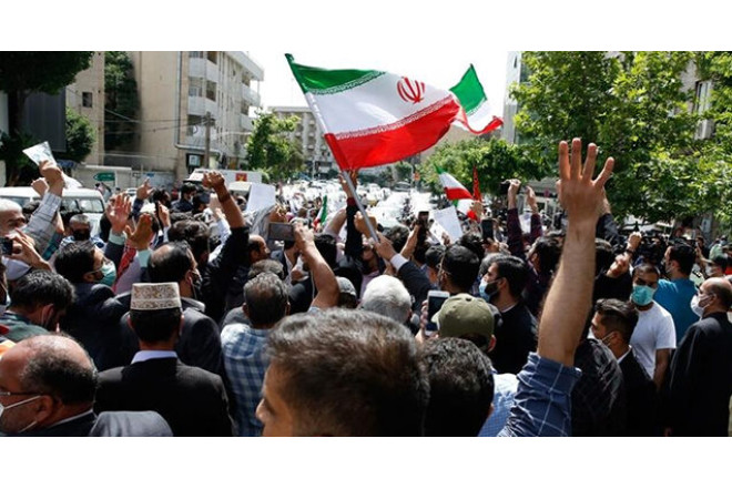 İranda etirazçılar bu şəhərdə nəzarəti ələ aldı – Molla rejimi DEVRİLİR?