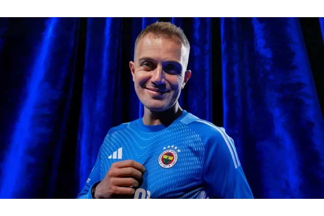 "Fənərbağça" qapıçı Mert Günoku - ALDI