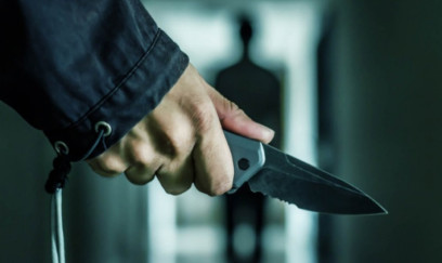 “Tik-Tok”da canlı yayım açan oğlanı bacısına görə bıçaqladı – TƏFƏRRÜAT