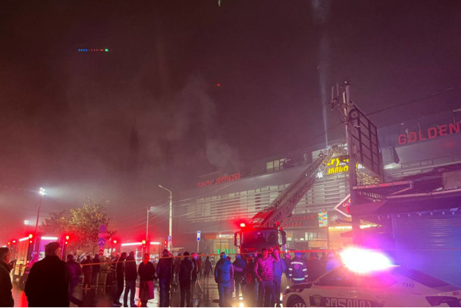 Tbilisidə ticarət mərkəzində yanğın baş verib 