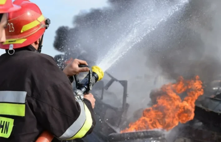 Masazırda yaşayış binasında yanğın baş verib zəhərlənən var- VİDEO