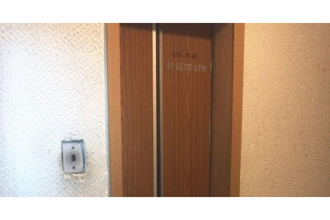 Liftdə qalan şəxs xilasedildi 