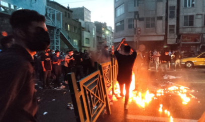 İranda etirazlarda 5 yaşlı uşaq anasının qucağında güllələndi 