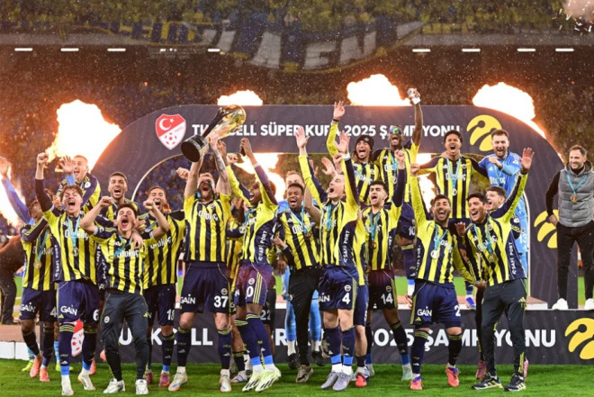 “Fənərbağça” futbolçularına 1,5 milyon mükafat verilib 