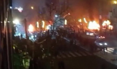 İranda etirazçılar silahla belə vurulur - VİDEO