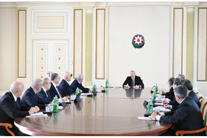 Prezident müşavirə keçirdi FOTOLAR