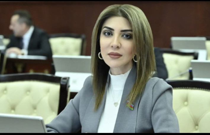 Deputat öz yerini qızına verdi 