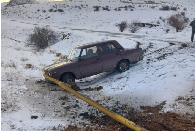 Culfada avtomobil qaz xəttinə çırpılıb 