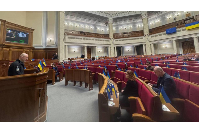 Enerji naziri böhranı boş parlamentdə müzakirə edib 