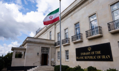 Səfirlikdə bayraq qalmaqalı: İran bayrağını endirən şəxs saxlanıldı