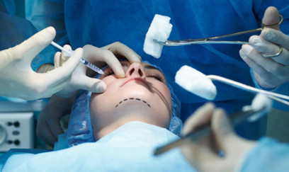 Plastik cərrahlarla bağlı qalmaqallı qadağa: Efirə buraxılmayacaqlar