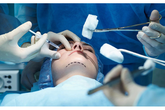 Plastik cərrahlarla bağlı qalmaqallı qadağa: Efirə buraxılmayacaqlar