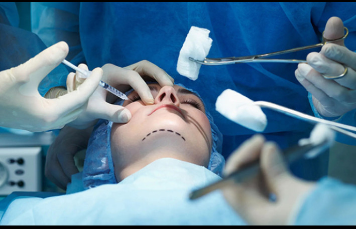 Plastik cərrahlarla bağlı qalmaqallı qadağa: Efirə buraxılmayacaqlar