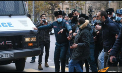 Ermənistanda İran əleyhinə aksiya başladı