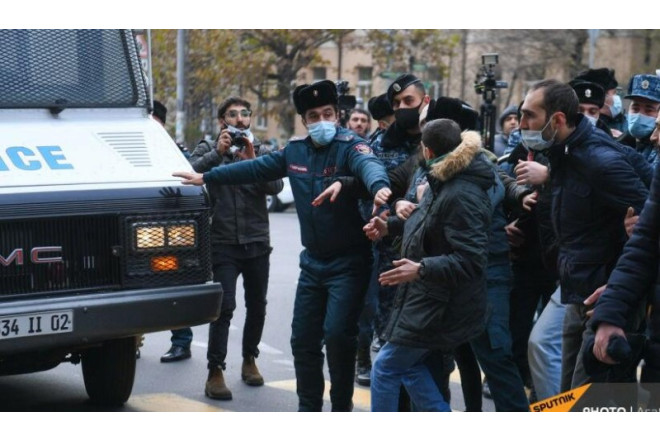 Ermənistanda İran əleyhinə aksiya başladı