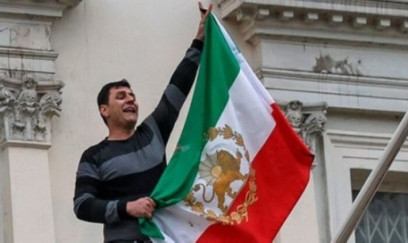 Londonda İran səfirliyinin bayrağı yenə endirildi