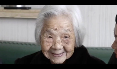 Uzunömürlülüyün sadə sirri: 101 yaşlı qadın hər gecə nə etdiyini açıqladı - FOTO