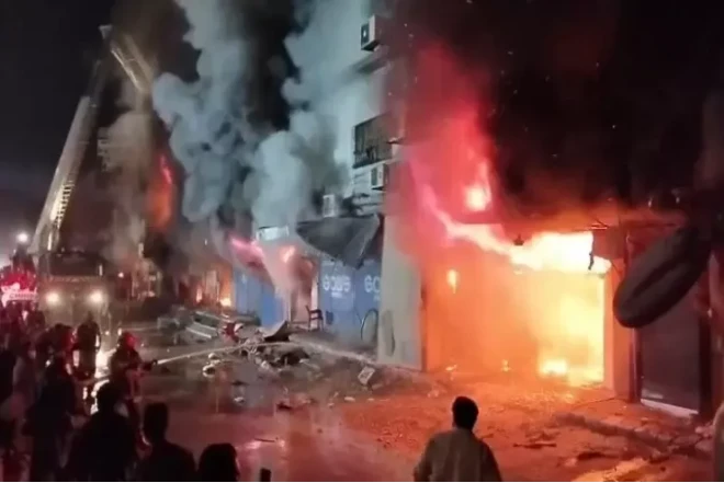 Ticarət mərkəzində güclü yanğın, 3 nəfər öldü, 7 nəfər yaralandı 